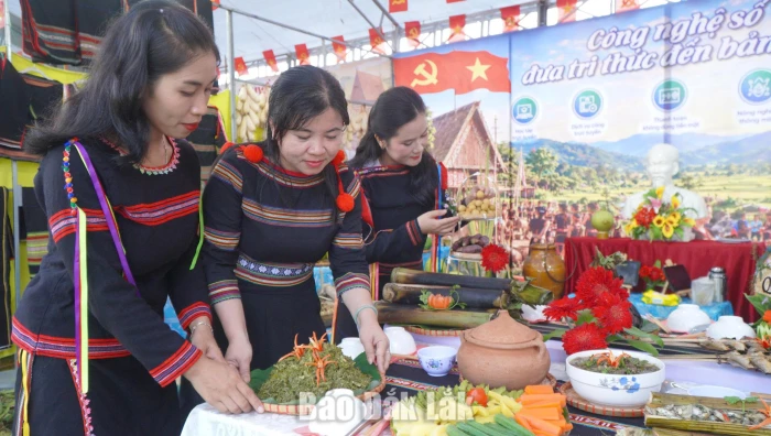 Xã Suối Trai: Gắn giữ gìn bản sắc văn hóa
với chuyển đổi số