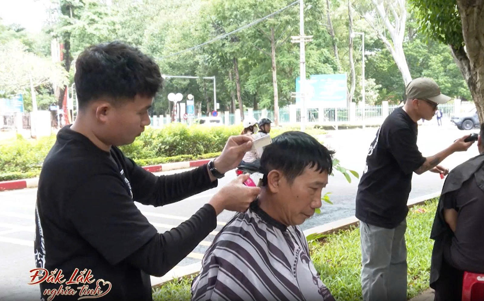 (Video) Cắt tóc “0 đồng”- Lan tỏa yêu thương