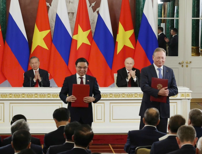 Tổng Bí thư, Chủ tịch nước Tô Lâm và Tổng thống Nga Vladimir Putin chứng kiến Lễ trao các văn kiện hợp tác giữa Việt Nam - Liên bang Nga