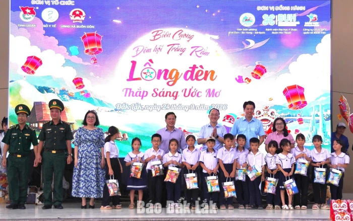Hơn 1.600 thiếu nhi ở biên cương vui hội trăng rằm