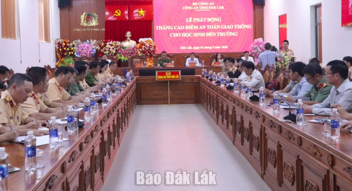Phát động Tháng cao điểm an toàn giao thông cho học sinh