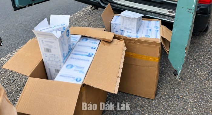 CSGT Đắk Lắk phát hiện hơn 380 tuýp kem đánh răng không có hóa đơn, chứng từ