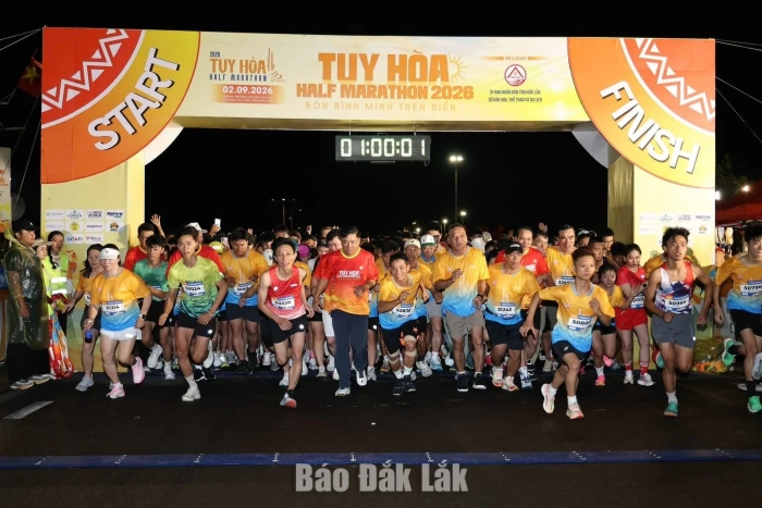 Gần 3.000 vận động viên tham gia Giải chạy “Đón bình minh trên biển”