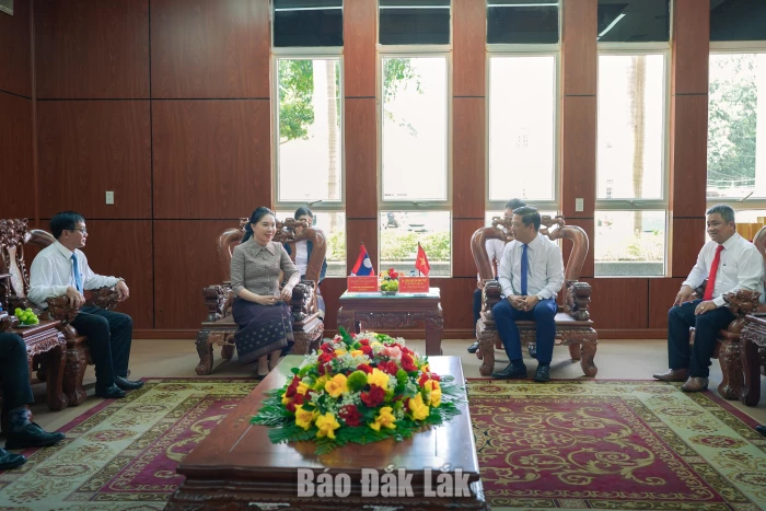 Bí thư Tỉnh ủy Lương Nguyễn Minh Triết tiếp Tổng Lãnh sự nước Cộng hòa Dân chủ Nhân dân Lào tại TP. Đà Nẵng