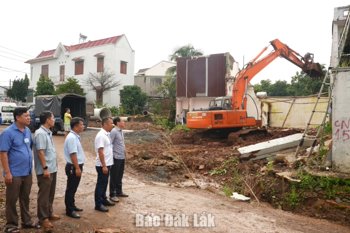 Phường Tân Lập tổ chức cưỡng chế thu hồi đất thực hiện dự án Đường Hùng Vương