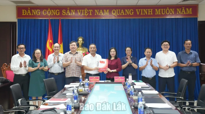 Bàn giao chức năng, nhiệm vụ tham mưu về công tác dân vận của Đảng