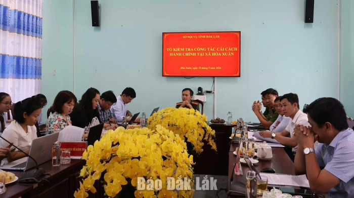 Kiểm tra công tác cải cách hành chính tại xã Hòa Xuân