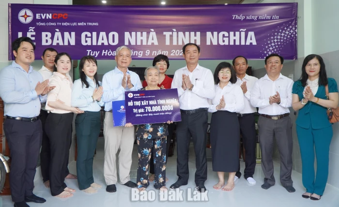 Công ty Điện lực Đắk Lắk hỗ trợ xây nhà tình nghĩa
