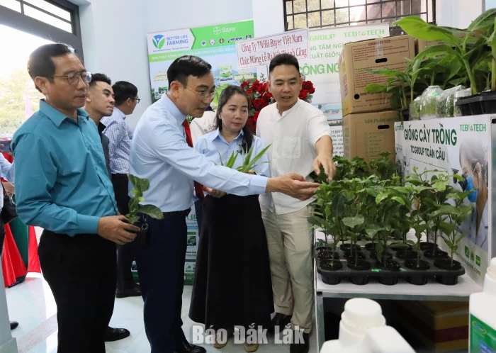 Ra mắt Điểm tư vấn kỹ thuật, trưng bày sản phẩm nông nghiệp và chuyển đổi số