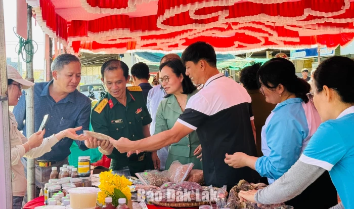 Phiên chợ giới thiệu sản phẩm chủ lực, đặc trưng tại xã Ô Loan