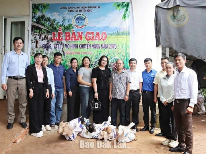 Bàn giao 70 con dê giống cho nông dân xã Krông Ana