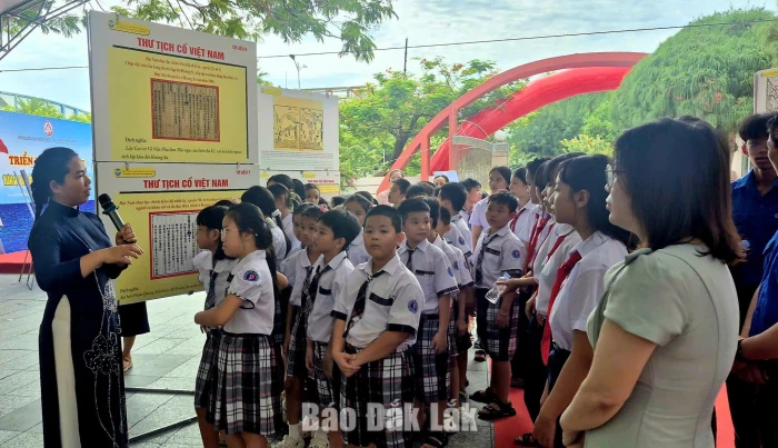 Triển lãm hơn 100 tư liệu, hình ảnh “Hoàng Sa, Trường Sa của Việt Nam”