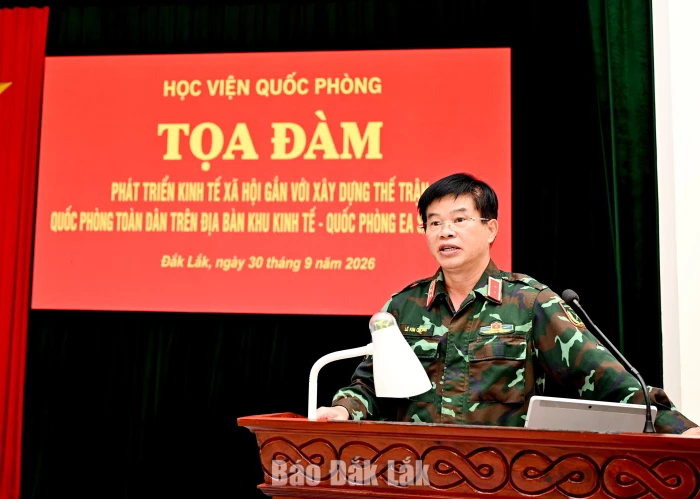 Gắn phát triển kinh tế - xã hội với quốc phòng