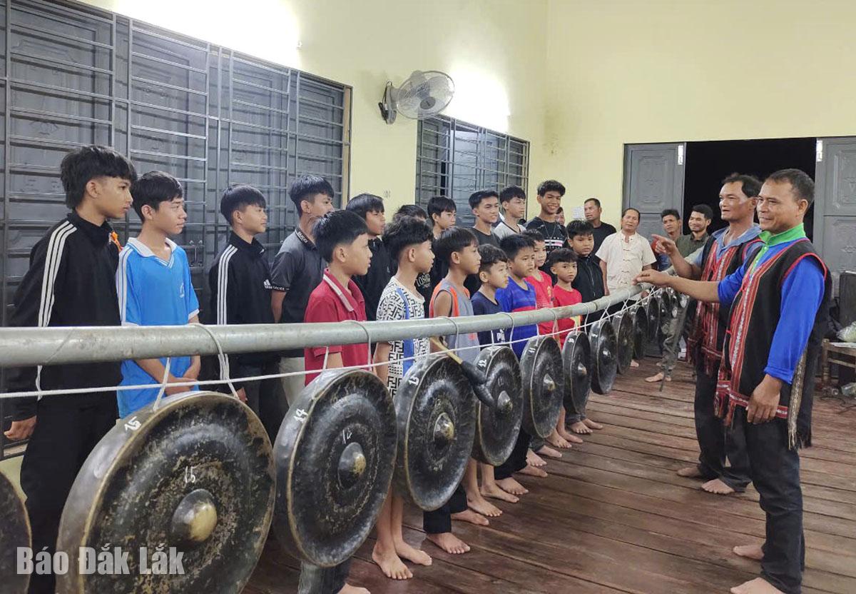 Nối dài nhịp chiêng nơi miền biên