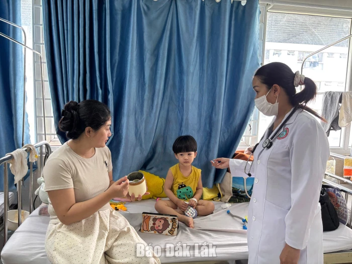 Nâng cao ý thức phòng bệnh cúm mùa và sốt xuất  huyết