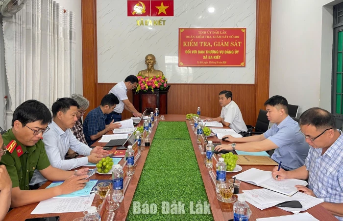 Đoàn kiểm tra, giám sát số 502 làm việc với Đảng ủy xã Ea Kiết