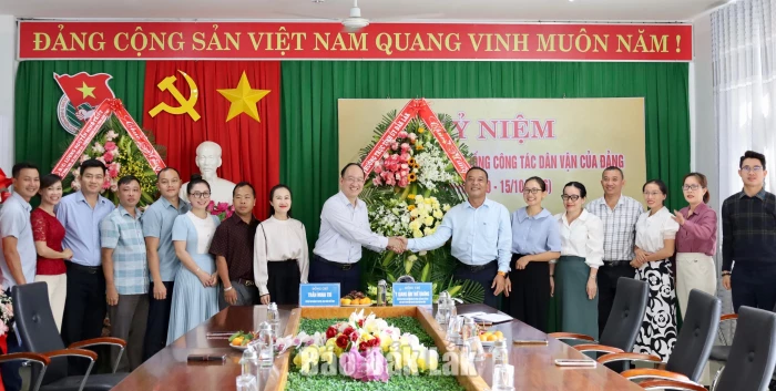 Thường trực Tỉnh ủy thăm, chúc mừng Đảng ủy MTTQ, các đoàn thể tỉnh