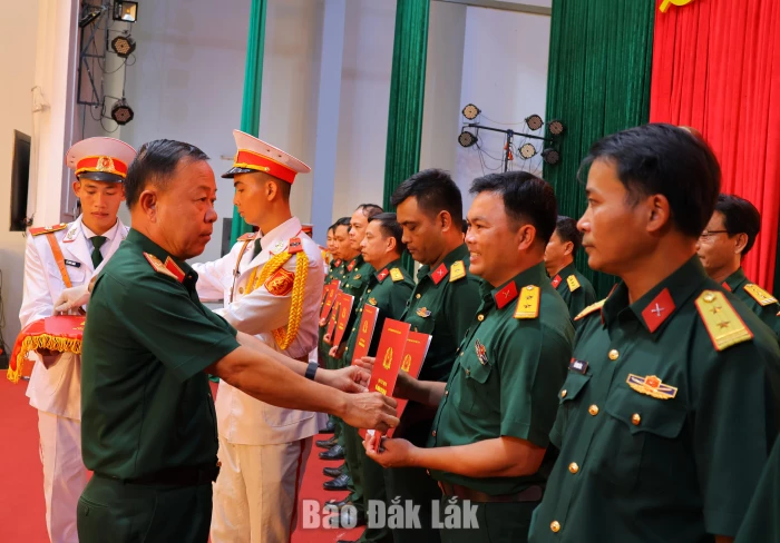 Điều động, bổ nhiệm 113 sĩ quan về ban chỉ huy quân sự cấp xã