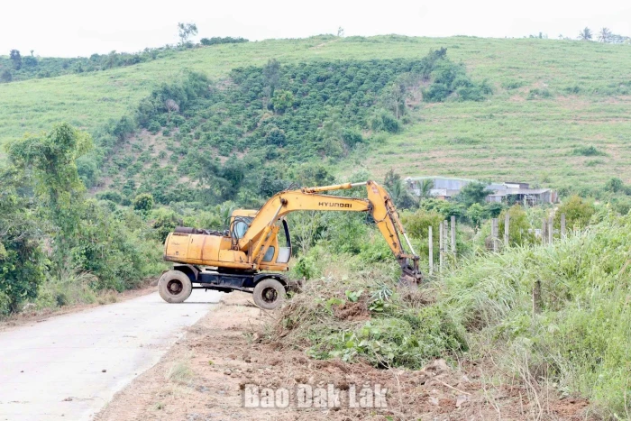Khởi công tuyến đường nối Quốc lộ 29 với xã Phú Xuân