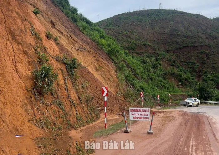 Nỗi lo sạt lở trên các tuyến giao thông huyết mạch