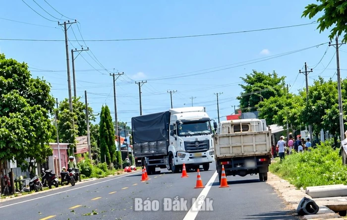Xe tải va chạm xe đạp điện: Một học sinh tử vong
