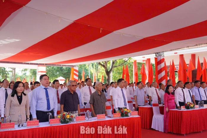 Dâng hương kỷ niệm 96 năm Ngày thành lập Chi bộ Đảng Cộng sản đầu tiên ở Phú Yên