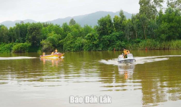 Phường Đông Hòa diễn tập cứu hộ trên sông Bàn Thạch