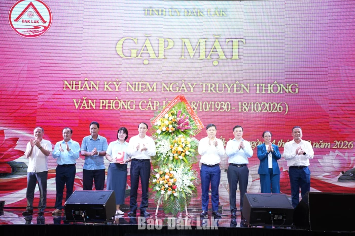 Các cơ quan tham mưu, giúp việc của Tỉnh ủy, Mặt trận Tổ quốc và các tổ chức chính trị - xã hội phải tham mưu đúng, trúng, kịp thời