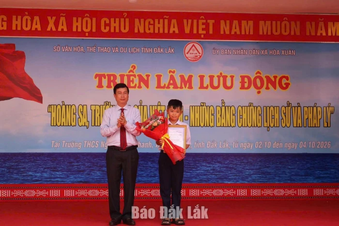 Hơn 2.000 lượt người tham quan triển lãm về Hoàng Sa, Trường Sa