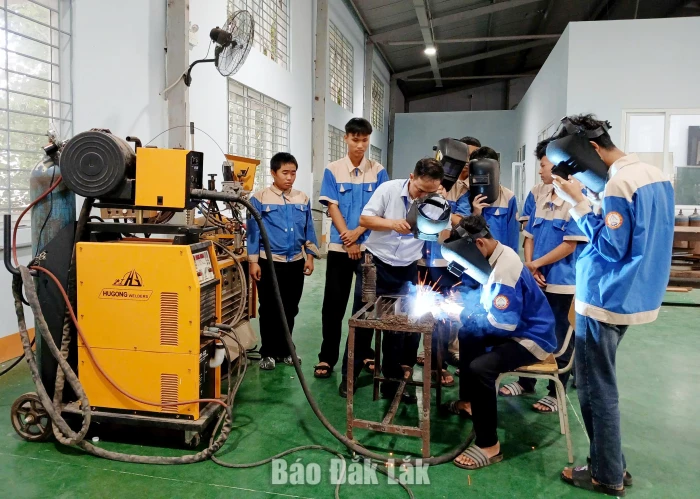 Đào tạo sơ cấp nghề: Mở hướng việc làm, tạo sinh kế