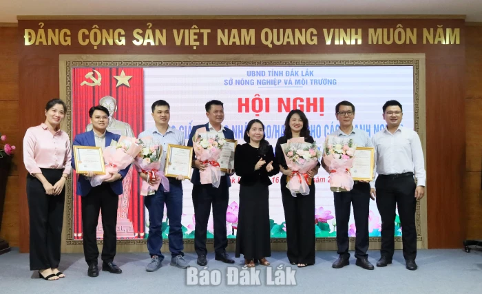Trao Giấy chứng nhận ISO/HACCP cho 10 doanh nghiệp nhỏ và vừa năm 2026
