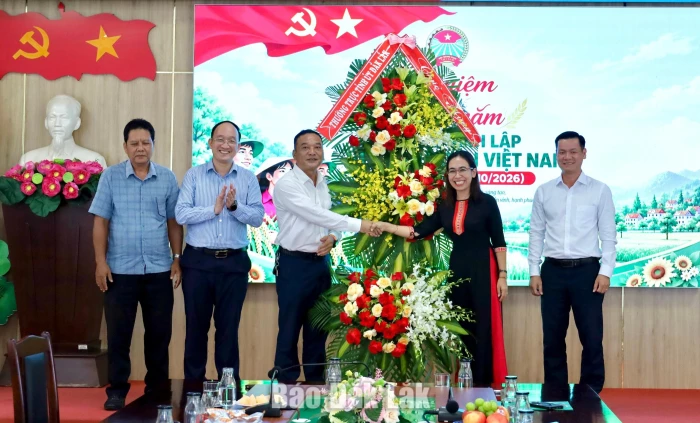 Thường trực Tỉnh ủy thăm, chúc mừng Hội Nông dân tỉnh