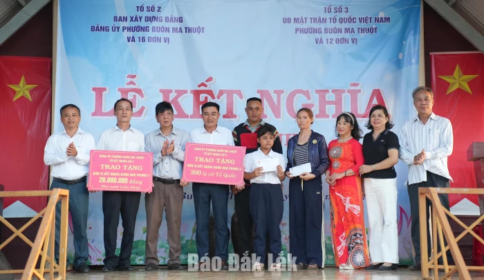 Gắn kết nghĩa tình, chung sức phát triển buôn làng