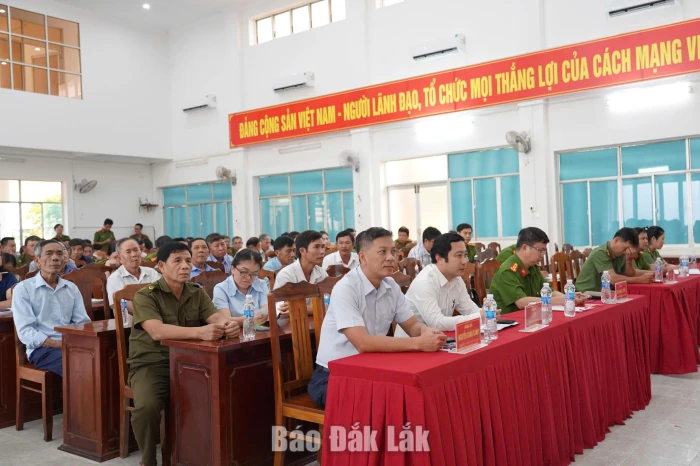Công an phường Phú Yên lắng nghe ý kiến nhân dân