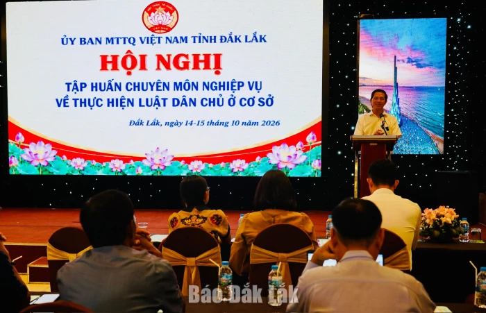 Tập huấn nghiệp vụ thực hiện Luật Dân chủ ở cơ sở cho cán bộ Mặt trận