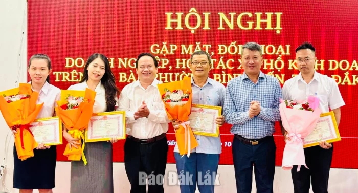Bình Kiến gặp mặt, đối thoại với doanh nghiệp nhân Ngày Doanh nhân Việt Nam