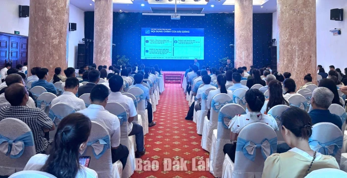 Tập huấn chuyên đề “Kỹ năng thương lượng, ký kết và thực hiện thỏa ước lao động tập thể”