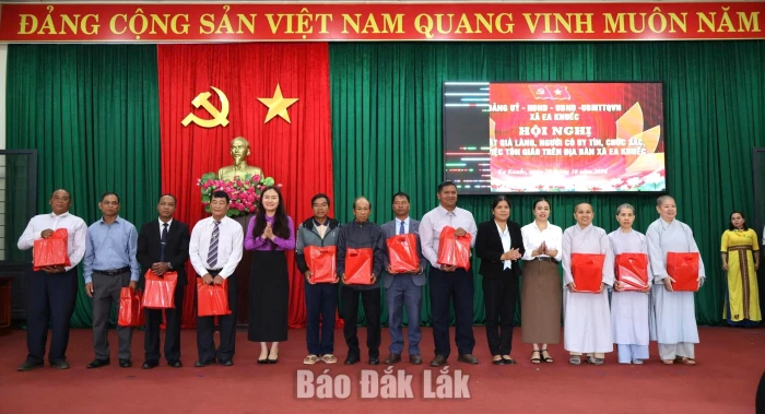 Xã Ea Knuếc: Gặp mặt 29 già làng, người có uy tín, chức sắc, chức việc các tôn giáo