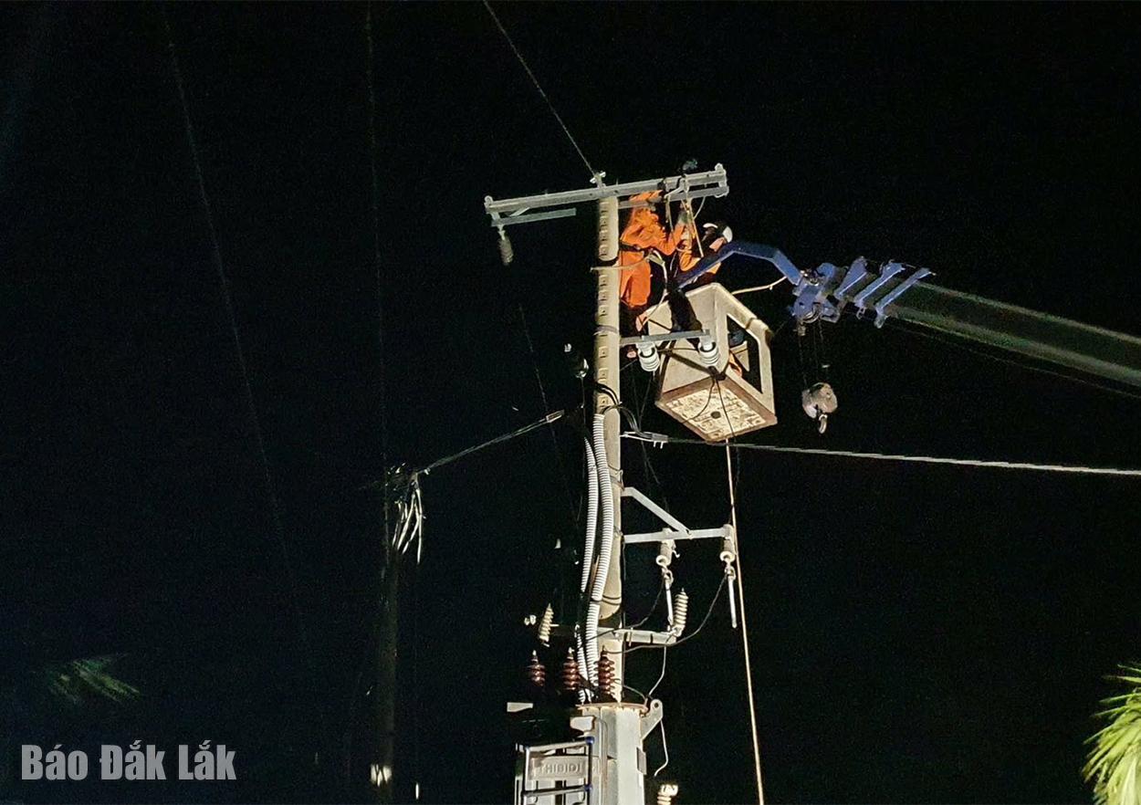 Vẫn còn hơn 237.000 khách hàng đang mất điện do mưa lũ