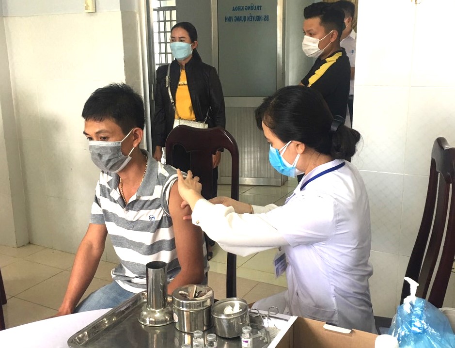 Huyện Krông Bông: Tỷ lệ tiêm phòng vắc xin COVID-19 mũi 4 đạt trên 91%