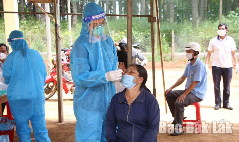 Huyện Krông Búk: Hoàn thành test nhanh kháng nguyên SARS-CoV-2 cộng đồng