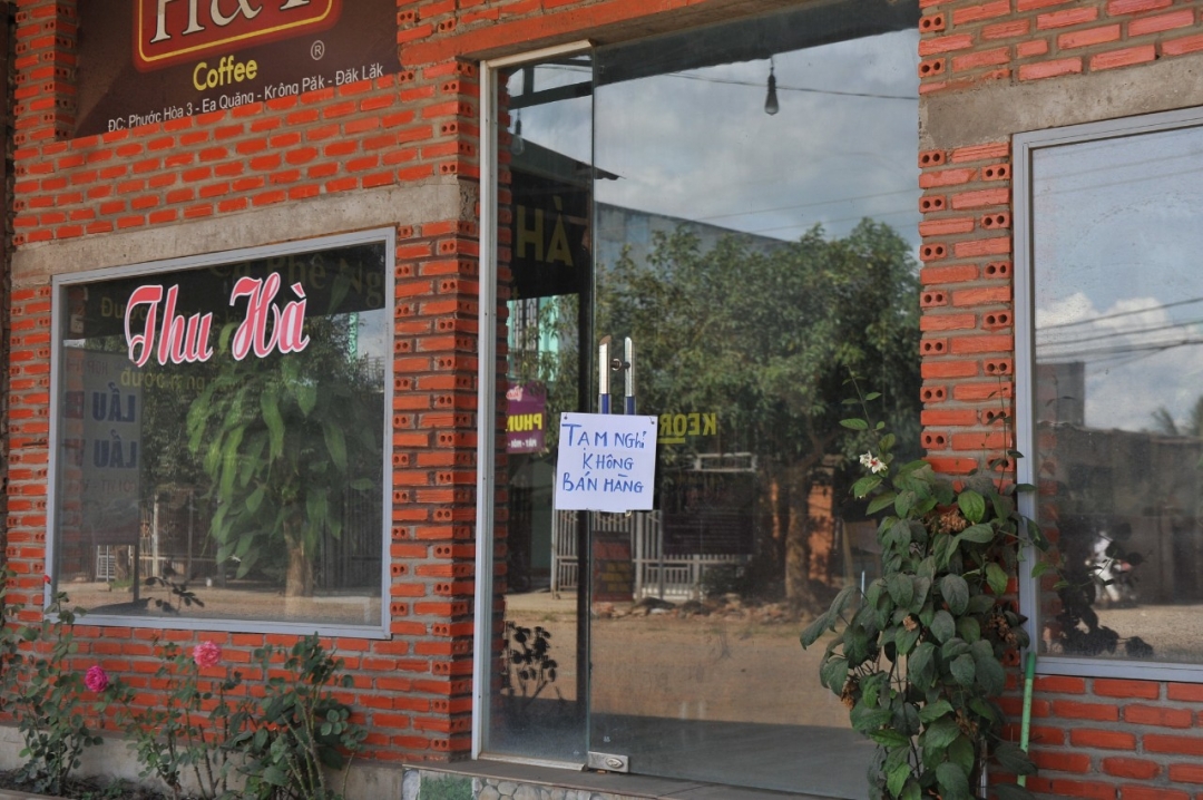 Một quán cà phê trên địa bàn xã Vụ Bổn tạm nghỉ kinh doanh để phòng, chống dịch.