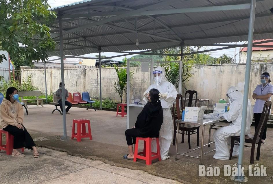 Huyện Krông Bông: Test nhanh COVID-19 cho hơn 9.000 hộ đồng bào dân tộc thiểu số