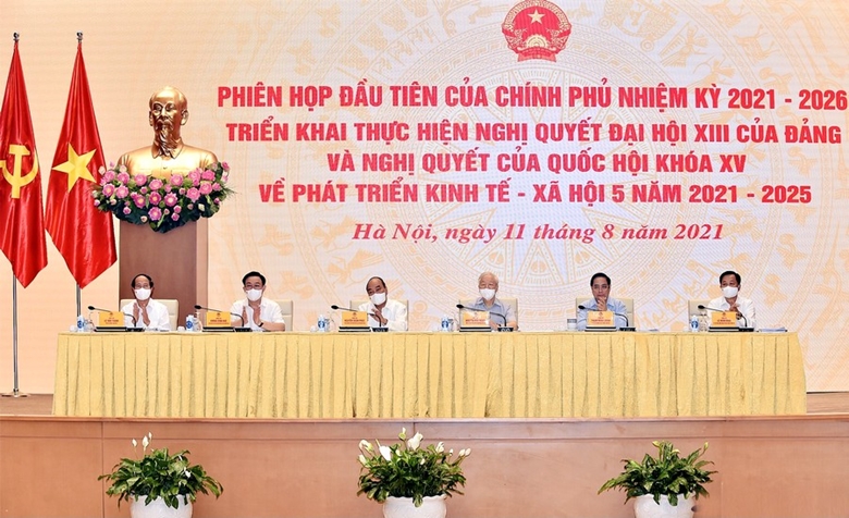 Các đồng chí chủ trì Phiên họp đầu tiên của Chính phủ nhiệm kỳ 2021 - 2026. (Ảnh: Dangcongsan.vn)