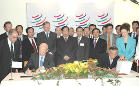 Lễ ký Nghị định thư về việc Việt Nam gia nhập WTO.