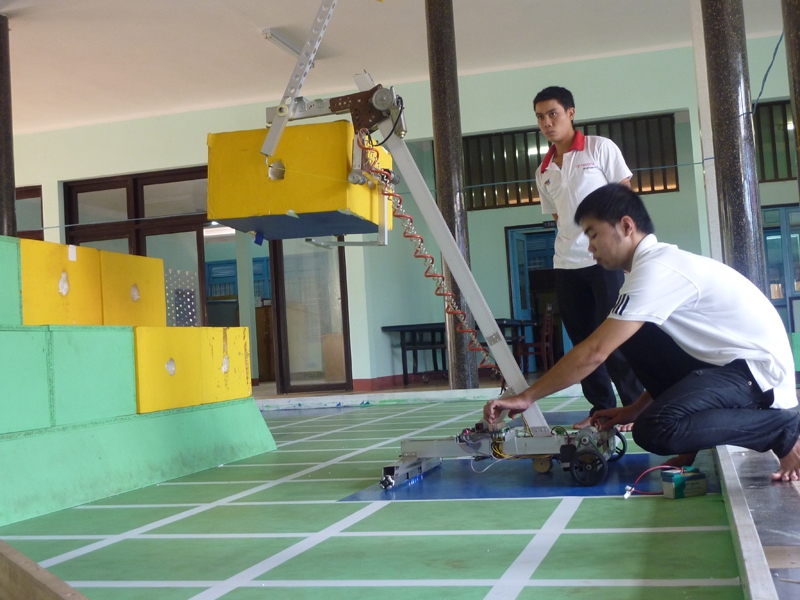 Lần này, con robot hoạt động có vẻ ổn hơn.
