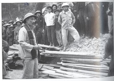 Bác Hồ thăm công trường khôi phục đập nước Thác Huống, Thái Nguyên, 27-1-1955