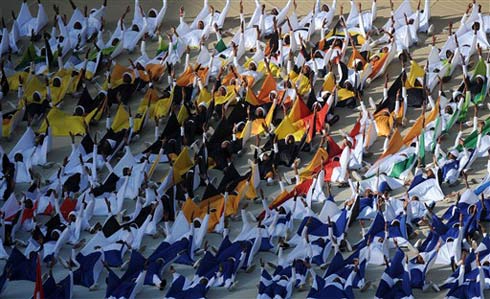 Lễ khai mạc đúng chất châu Phi, đậm màu sắc và tràn ngập tiếng ồn.