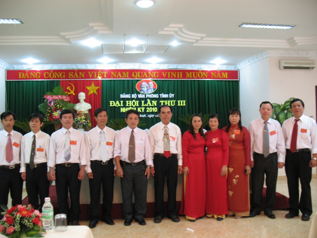 Ban chấp hành Đảng bộ Văn phòng Tỉnh ủy khóa III nhiệm kỳ 2010-2015