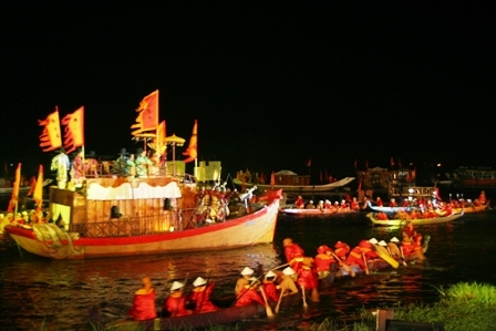 Lễ hội đầu tiên tái hiện cuộc thao diễn thủy binh thời các chúa Nguyễn.